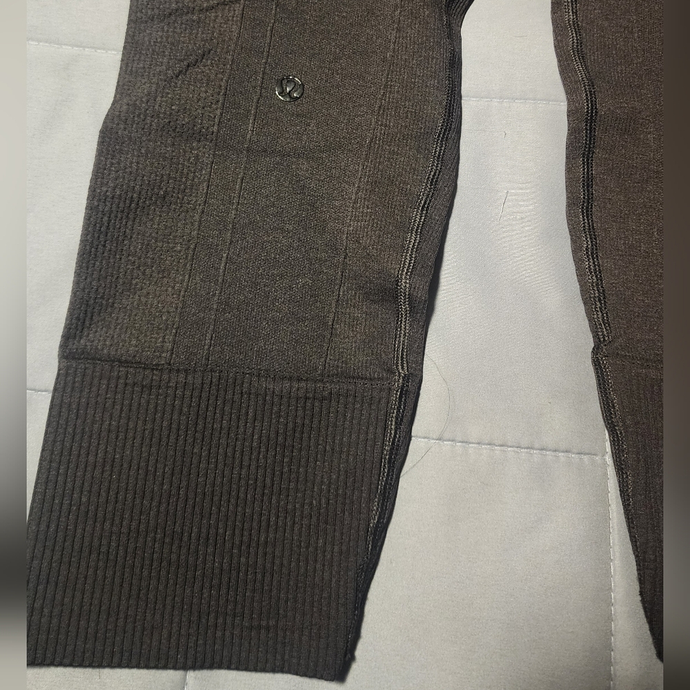 Lululemon EBB  to street pants - Picture 3 of 6